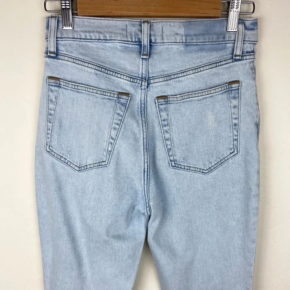 Abercrombie & Fitch Slim Straight Ultra High-Rise Jean